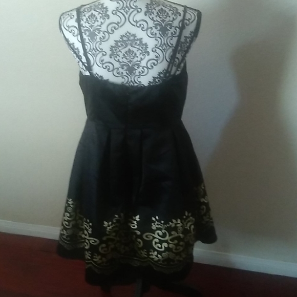 Ally black and gold dress - Picture 4 of 7